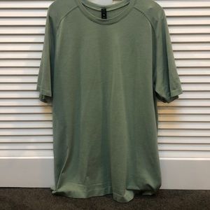 Men’s Lulu lemon t-shirt